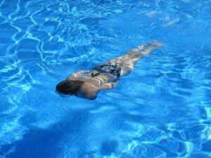 woman, swim, pool-422546.jpg